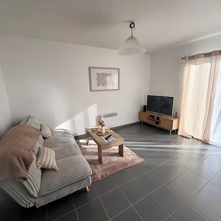 Maison Entiere Avec Jardin , Proche Bordeaux, Rocade Et Arkea Arena *