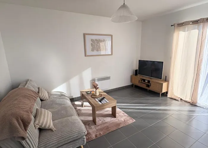 Maison Entiere Avec Jardin , Proche Bordeaux, Rocade Et Arkea Arena *