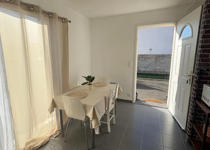 Dom wakacyjny Maison Entiere Avec Jardin , Proche Bordeaux, Rocade Et Arkea Arena *